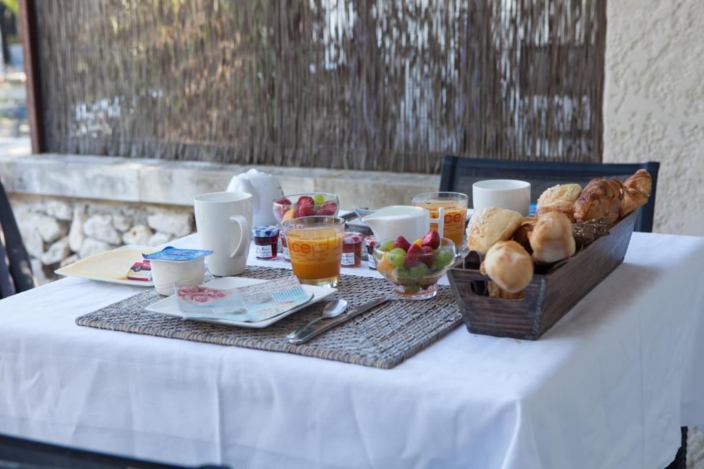 L'Auberge De L'Aubergine Eygalières Cameră foto